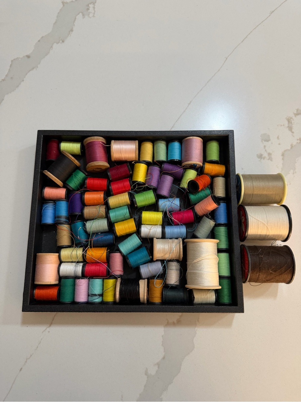 Colorful Sewing Thread Spool Bundle - Multicolor - Picture 5 of 6
